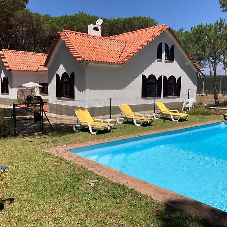 Moradia no Pinhal com Piscina - Espaço e Privacidade para as suas Férias! Sintra Exterior foto