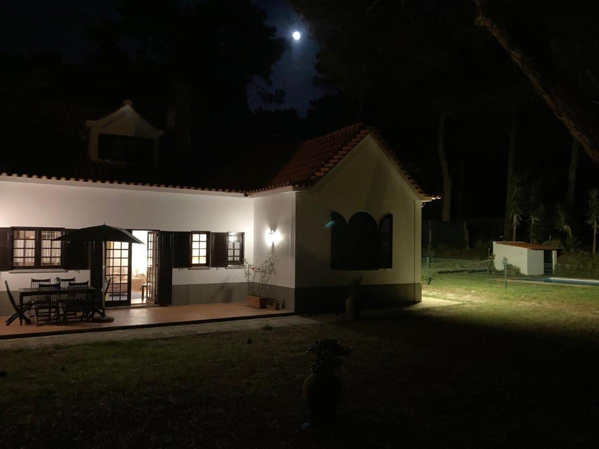 Moradia no Pinhal com Piscina - Espaço e Privacidade para as suas Férias! Sintra Exterior foto